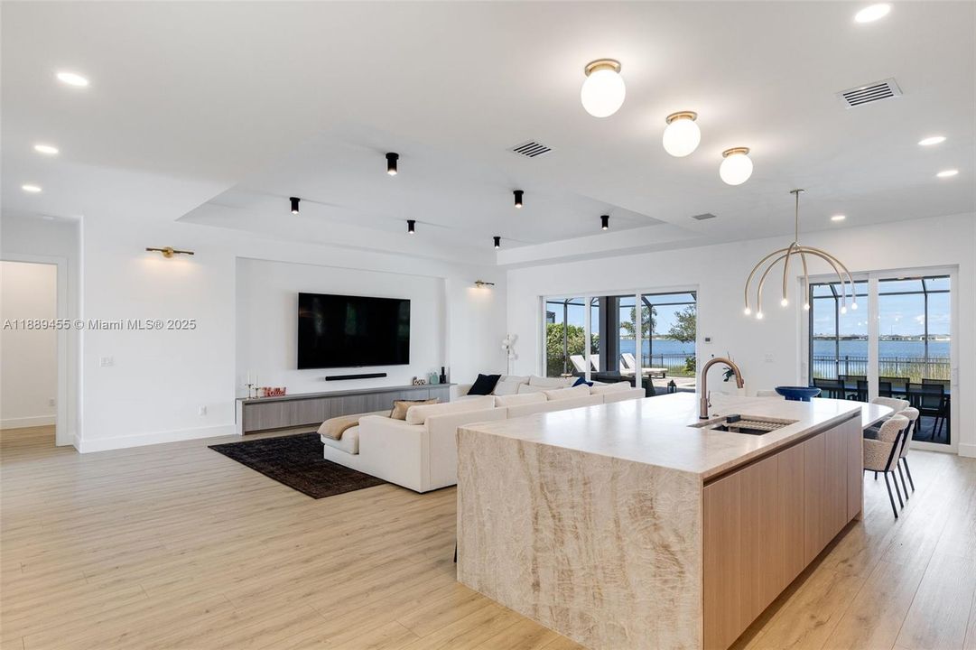 На продажу: $1,995,000 (3 спален, 3 ванн, 2738 Квадратных фут)