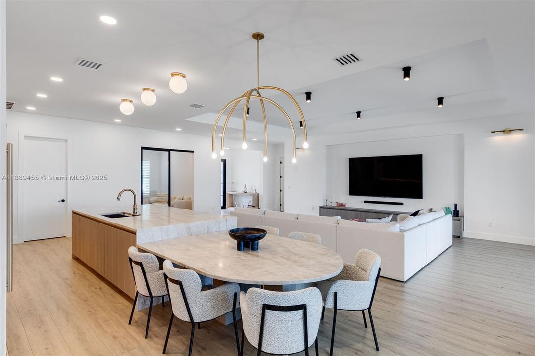 На продажу: $1,995,000 (3 спален, 3 ванн, 2738 Квадратных фут)