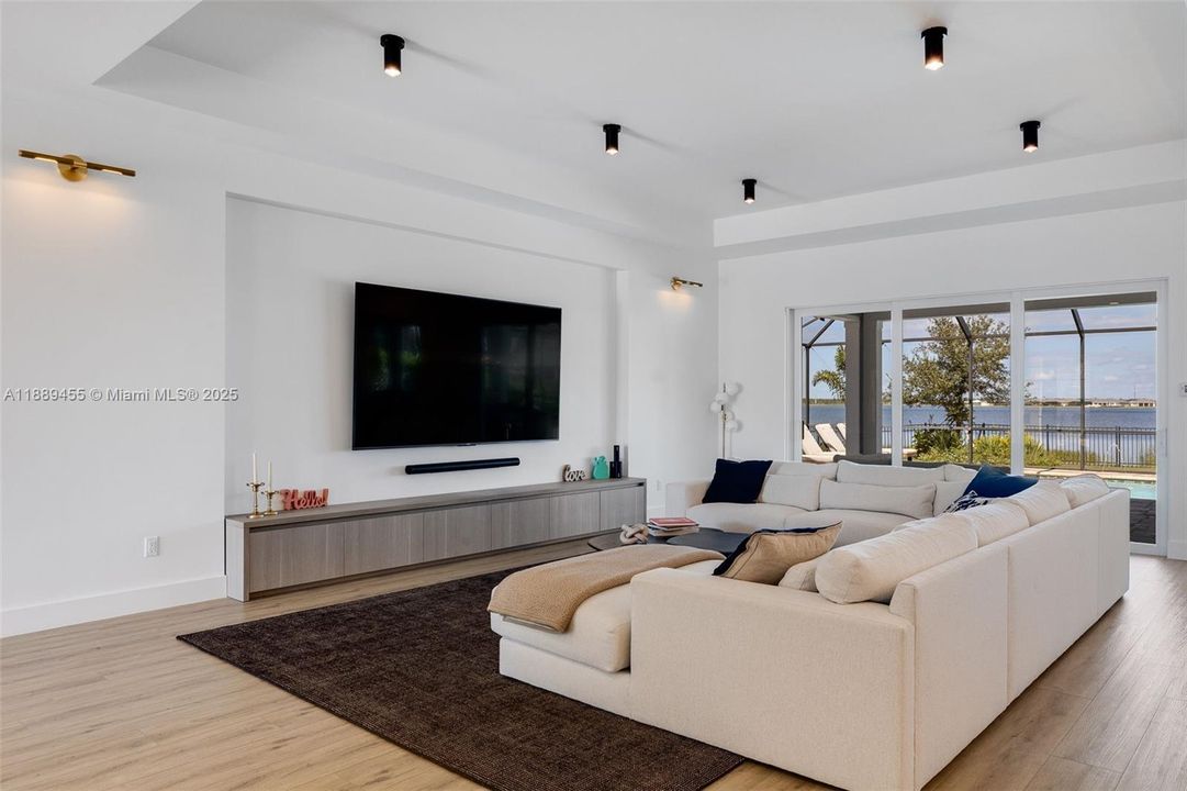 На продажу: $1,995,000 (3 спален, 3 ванн, 2738 Квадратных фут)