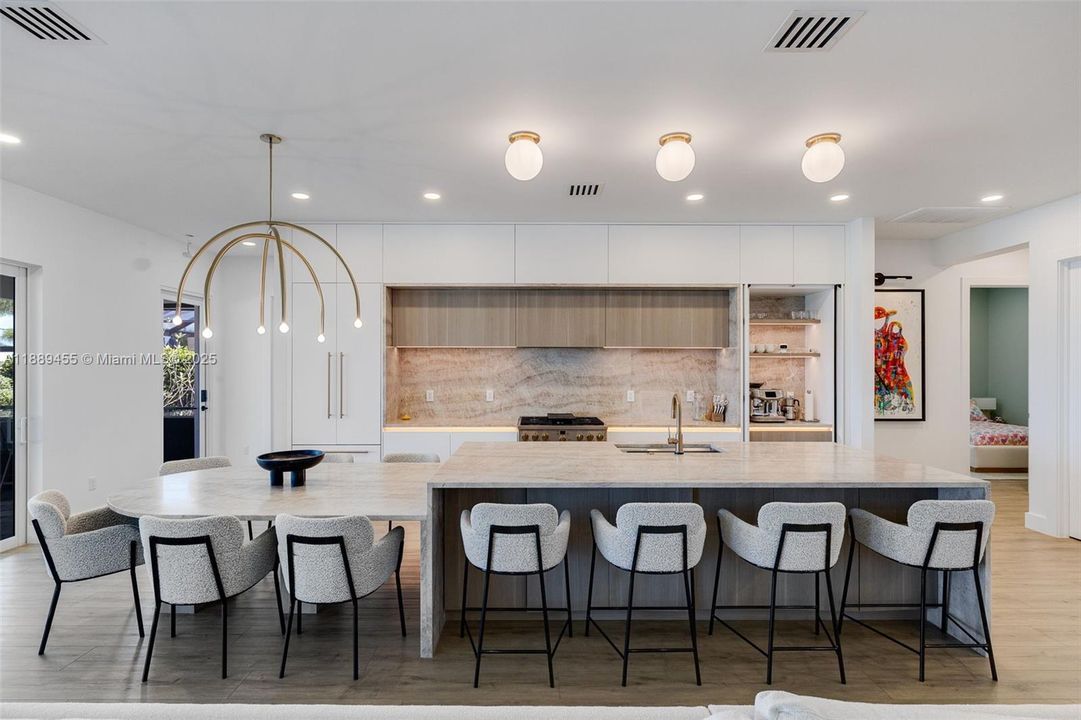 На продажу: $1,995,000 (3 спален, 3 ванн, 2738 Квадратных фут)