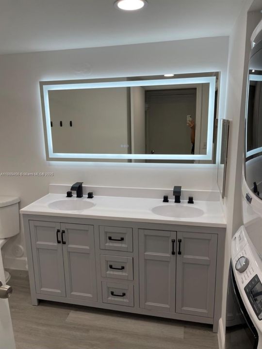 合同活跃: $2,200 (2 贝兹, 1 浴室, 834 平方英尺)