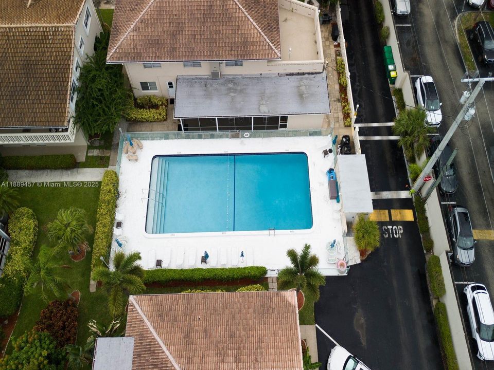 For Sale: $149,000 (2 beds, 1 baths, 890 Square Feet)