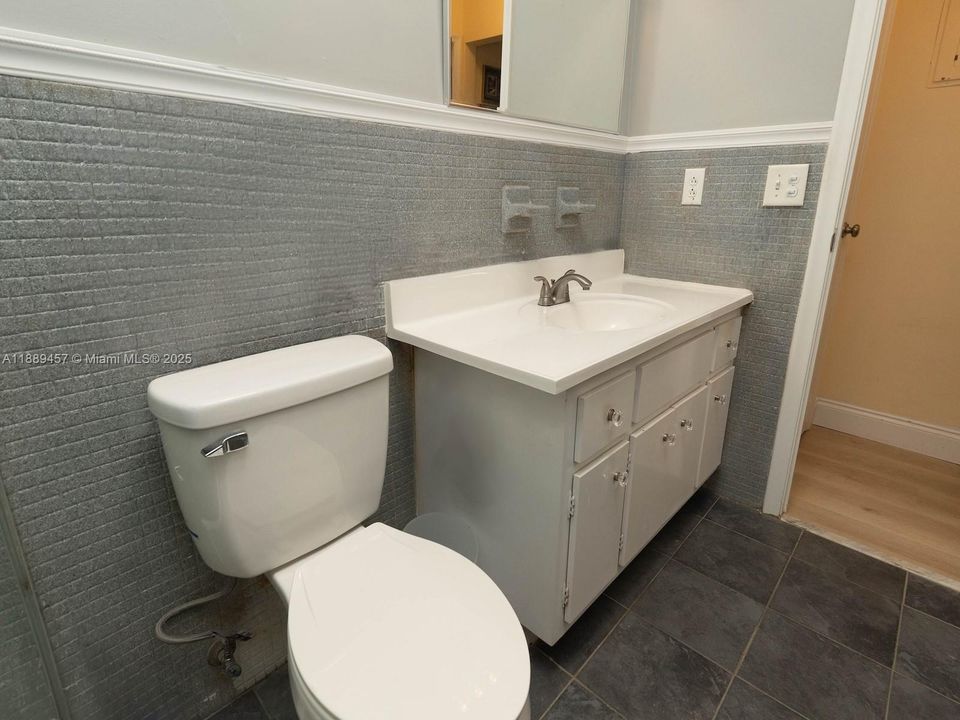 For Sale: $149,000 (2 beds, 1 baths, 890 Square Feet)