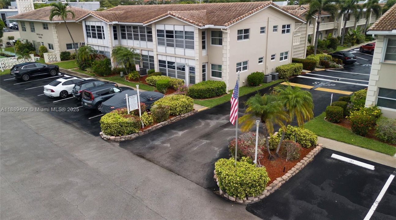 For Sale: $149,000 (2 beds, 1 baths, 890 Square Feet)