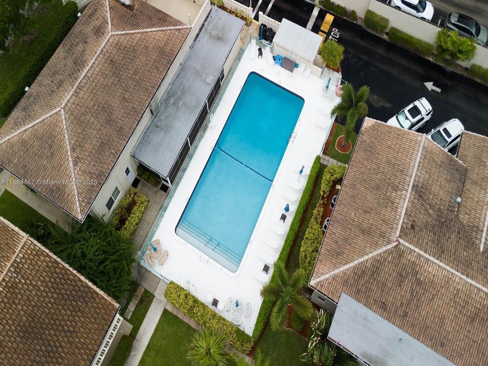 For Sale: $149,000 (2 beds, 1 baths, 890 Square Feet)