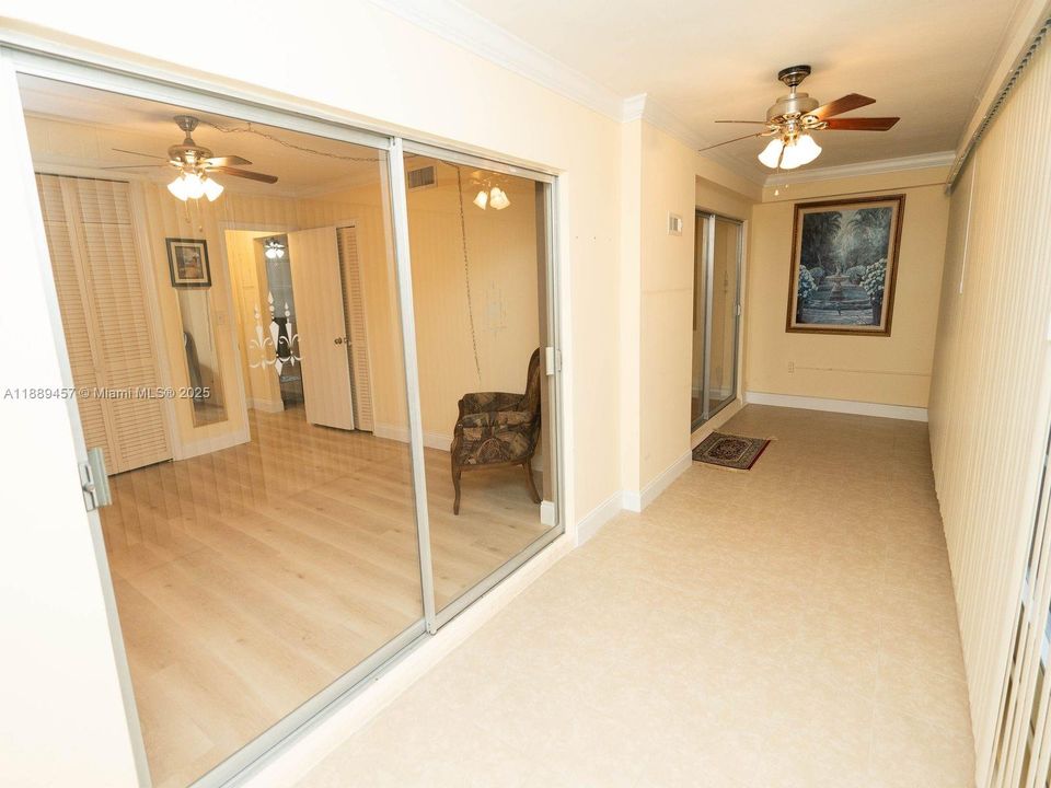 For Sale: $149,000 (2 beds, 1 baths, 890 Square Feet)