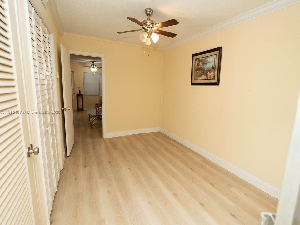 For Sale: $149,000 (2 beds, 1 baths, 890 Square Feet)