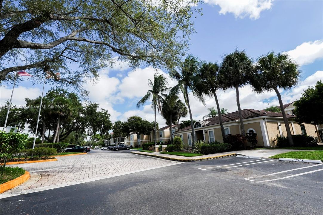 Recently Rented: $1,750 (2 beds, 1 baths, 980 Square Feet)