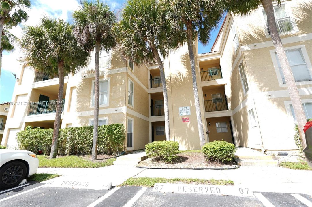 Recently Rented: $1,750 (2 beds, 1 baths, 980 Square Feet)