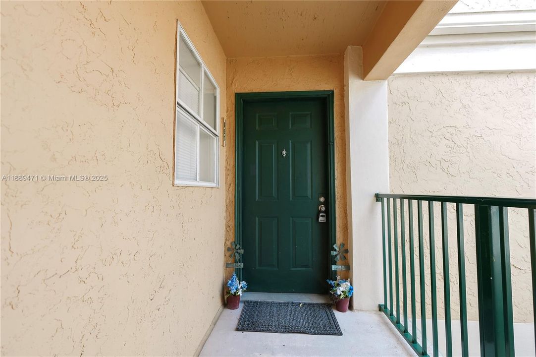 Recently Rented: $1,750 (2 beds, 1 baths, 980 Square Feet)