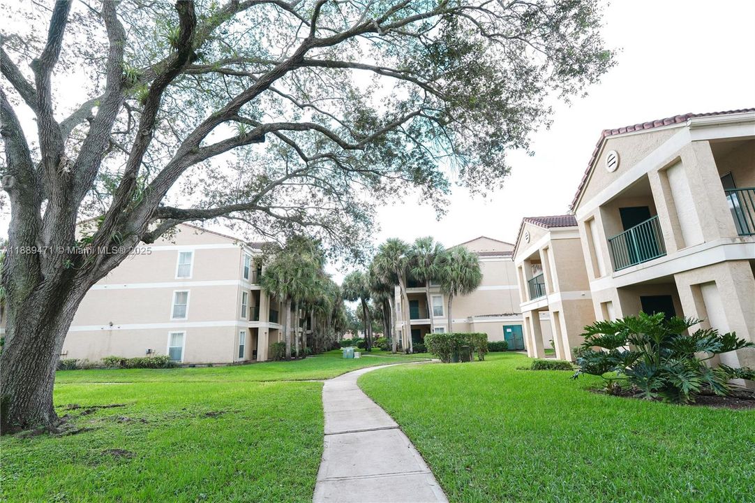 Recently Rented: $1,750 (2 beds, 1 baths, 980 Square Feet)