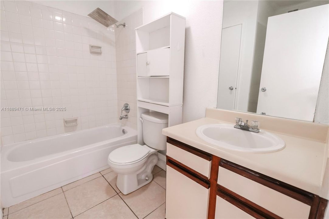 Recently Rented: $1,750 (2 beds, 1 baths, 980 Square Feet)