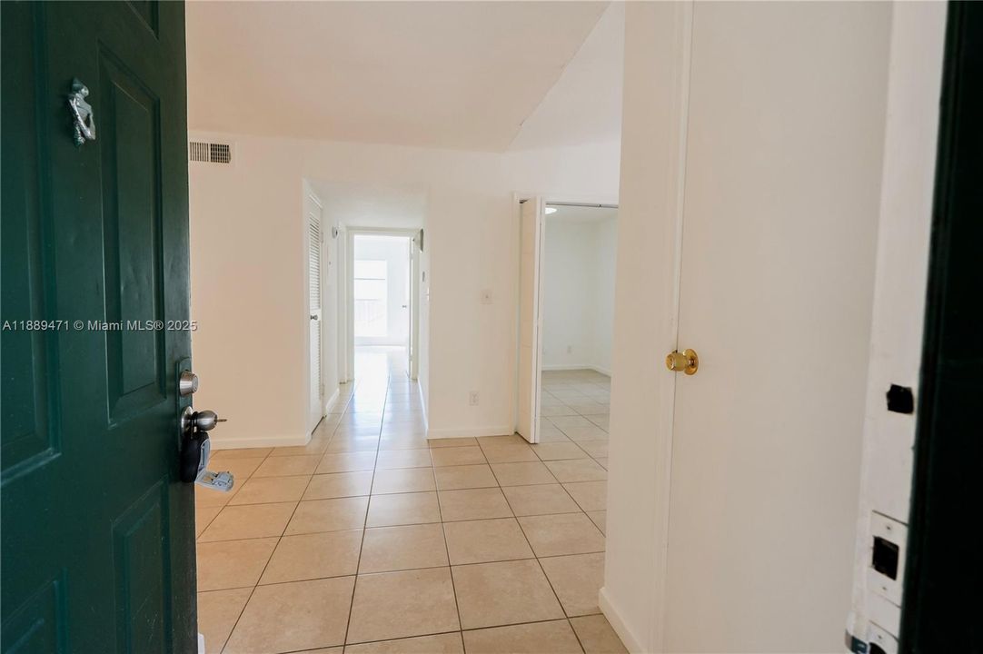 Recently Rented: $1,750 (2 beds, 1 baths, 980 Square Feet)