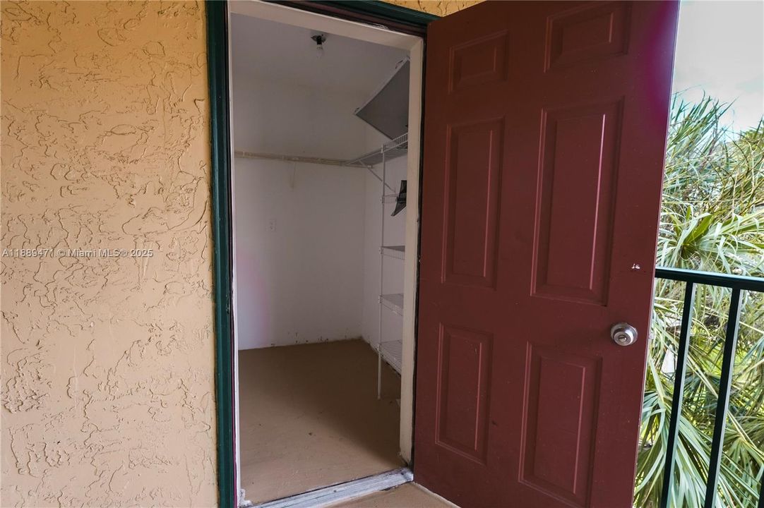 Recently Rented: $1,750 (2 beds, 1 baths, 980 Square Feet)