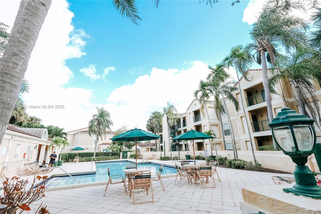 Recently Rented: $1,750 (2 beds, 1 baths, 980 Square Feet)