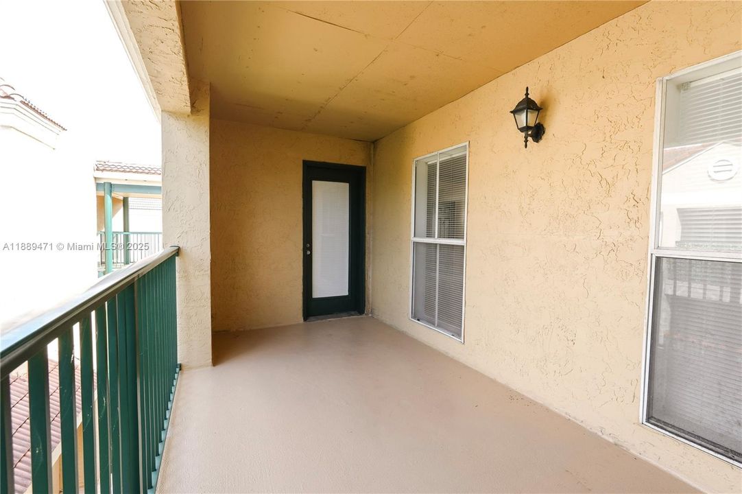 Recently Rented: $1,750 (2 beds, 1 baths, 980 Square Feet)