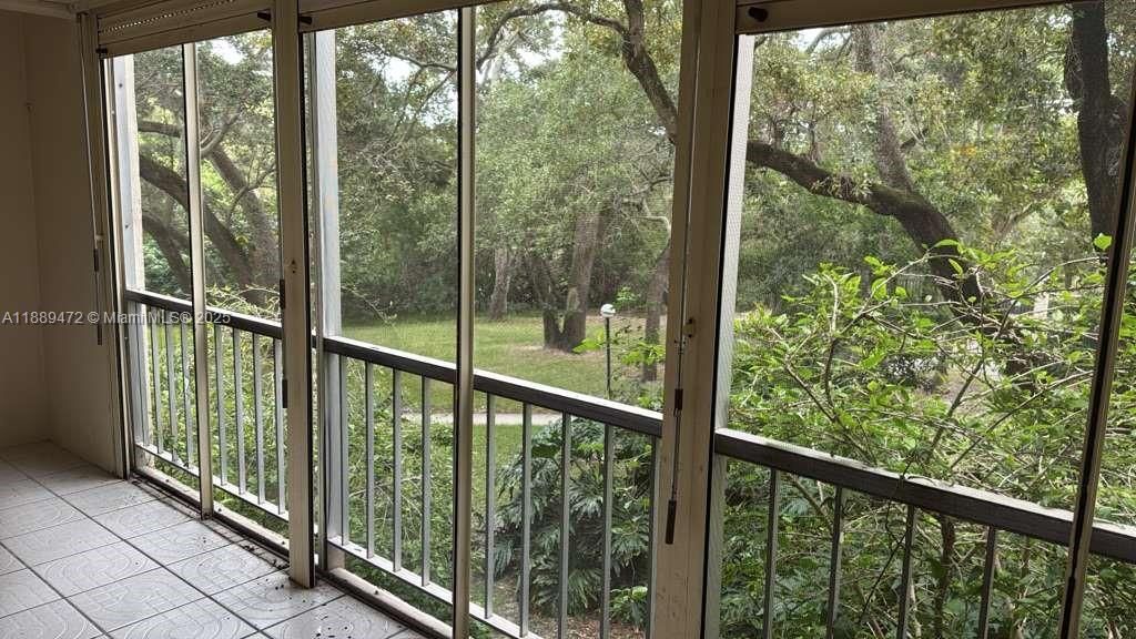 合同活跃: $2,500 (3 贝兹, 2 浴室, 1286 平方英尺)