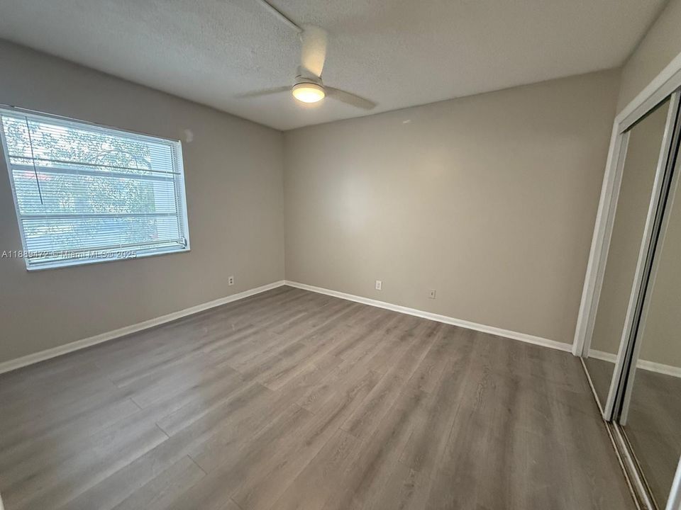 合同活跃: $2,500 (3 贝兹, 2 浴室, 1286 平方英尺)