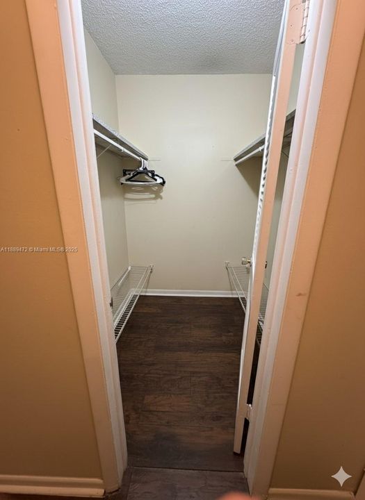 合同活跃: $2,500 (3 贝兹, 2 浴室, 1286 平方英尺)