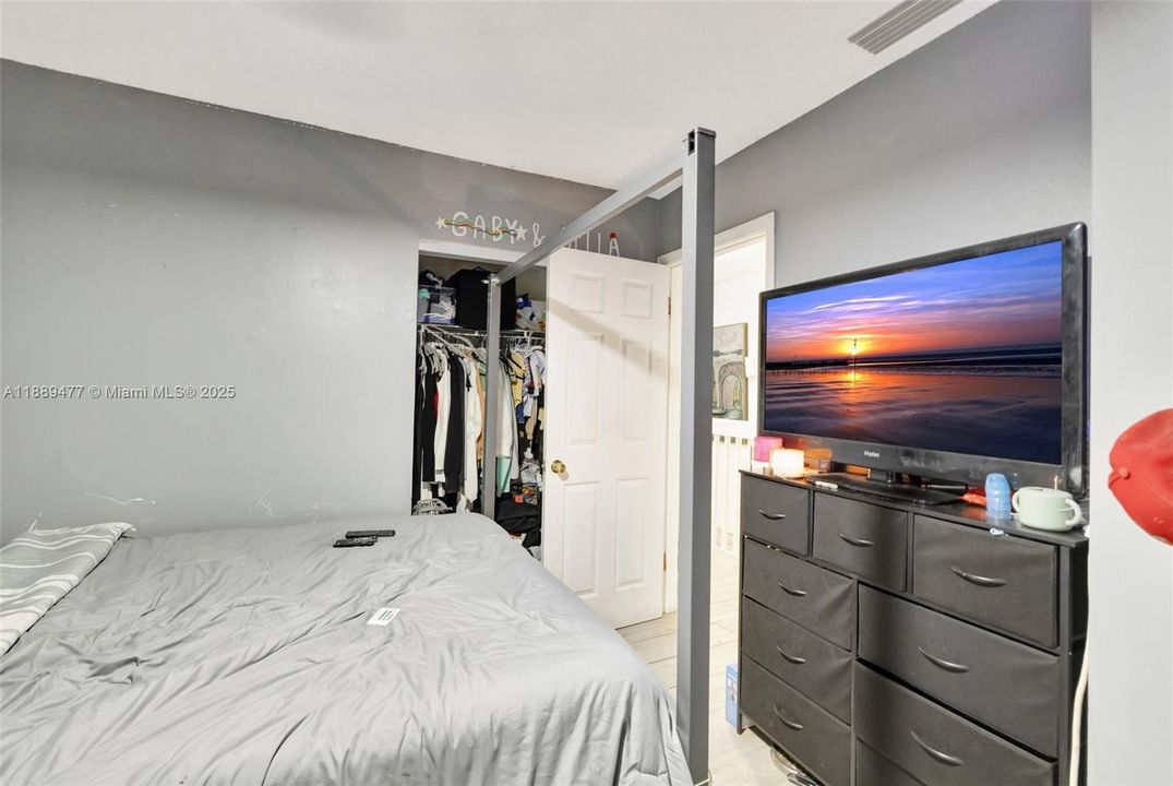 待售: $485,000 (4 贝兹, 2 浴室, 1812 平方英尺)