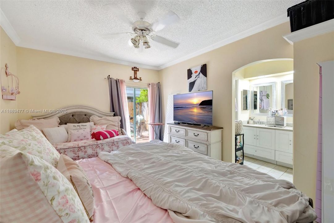 待售: $485,000 (4 贝兹, 2 浴室, 1812 平方英尺)