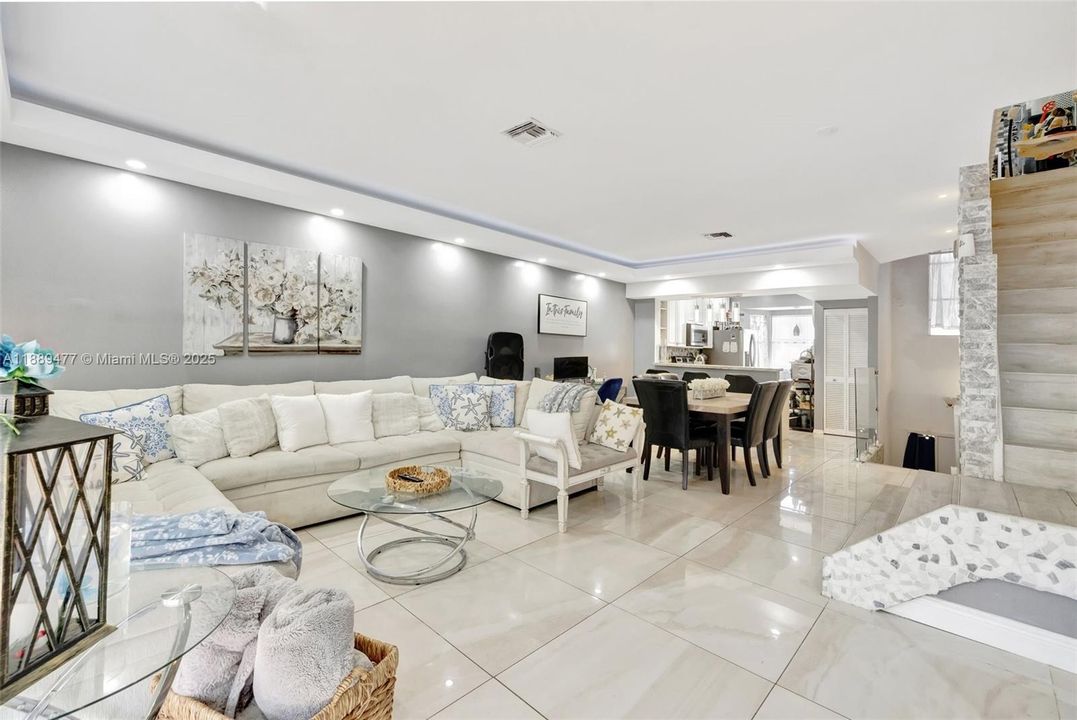 待售: $485,000 (4 贝兹, 2 浴室, 1812 平方英尺)