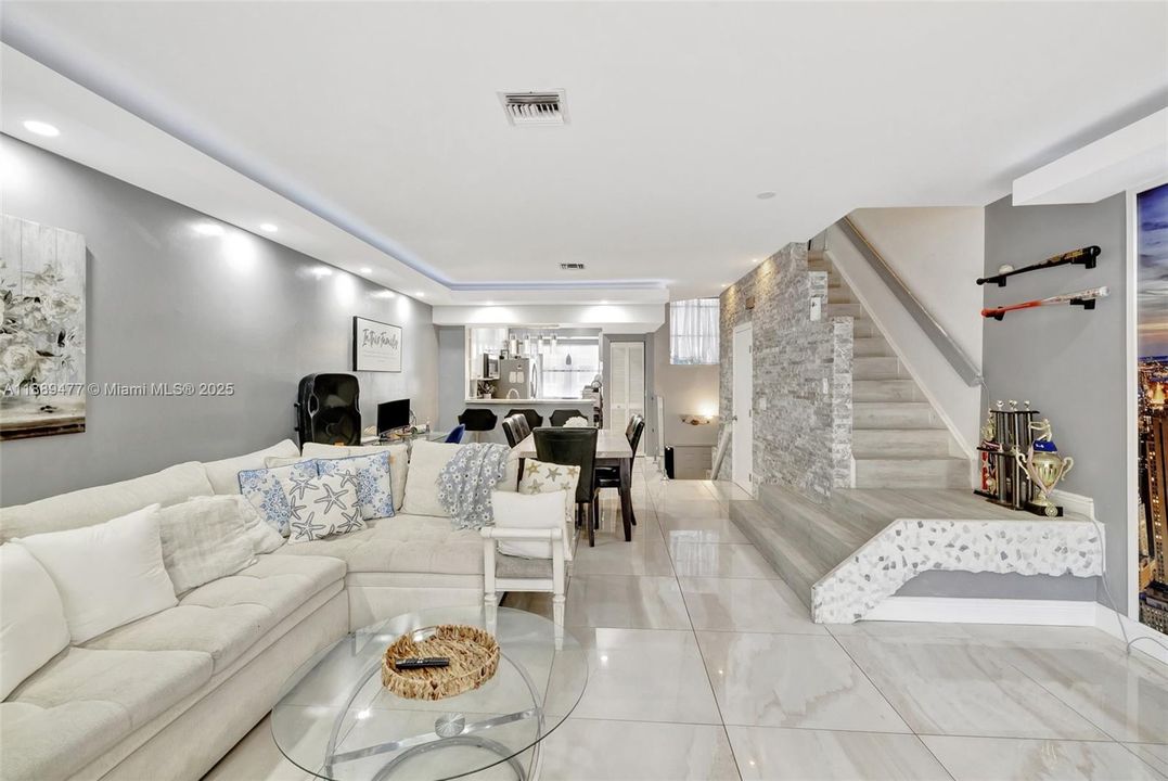 待售: $485,000 (4 贝兹, 2 浴室, 1812 平方英尺)