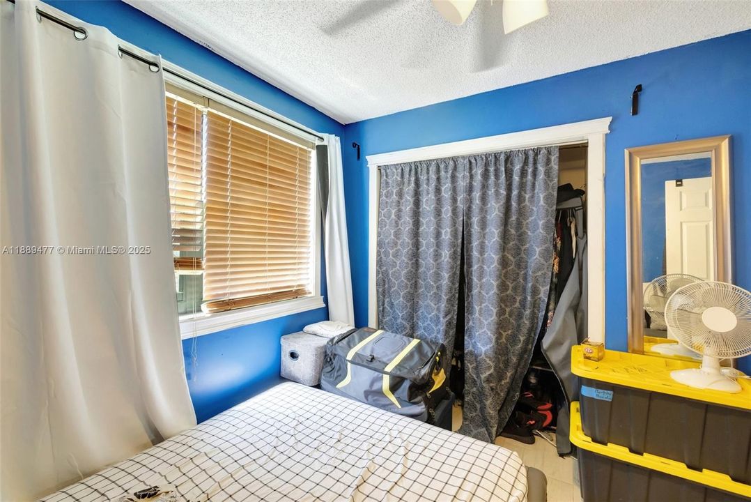 待售: $485,000 (4 贝兹, 2 浴室, 1812 平方英尺)