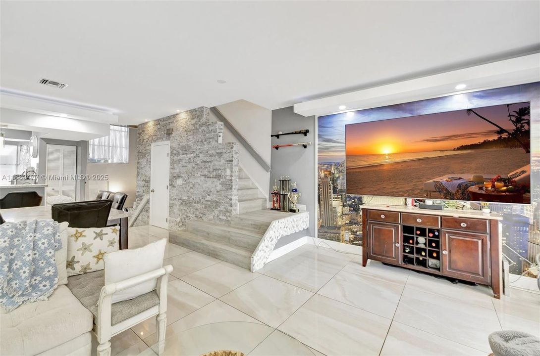 待售: $485,000 (4 贝兹, 2 浴室, 1812 平方英尺)