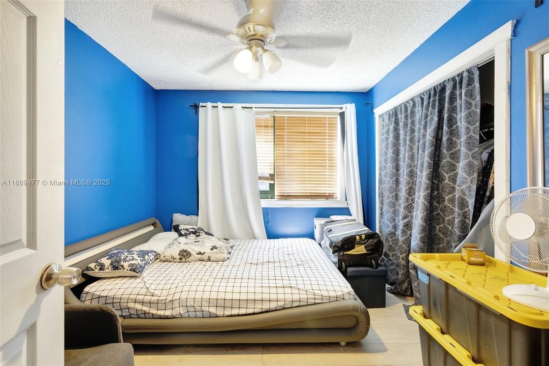 待售: $485,000 (4 贝兹, 2 浴室, 1812 平方英尺)