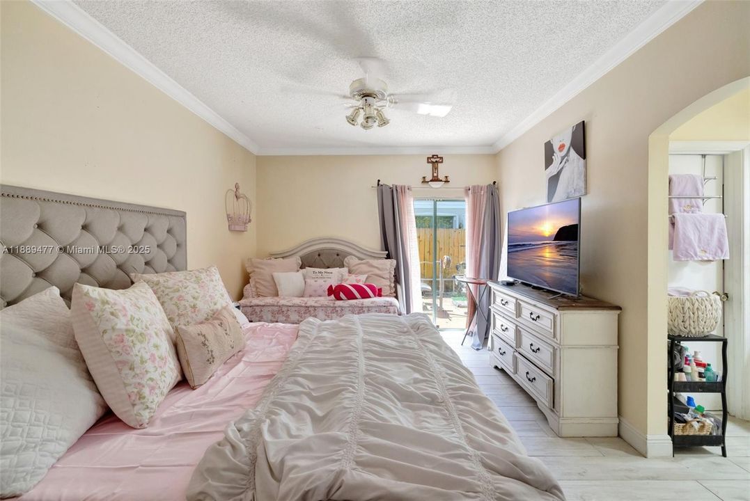 待售: $485,000 (4 贝兹, 2 浴室, 1812 平方英尺)