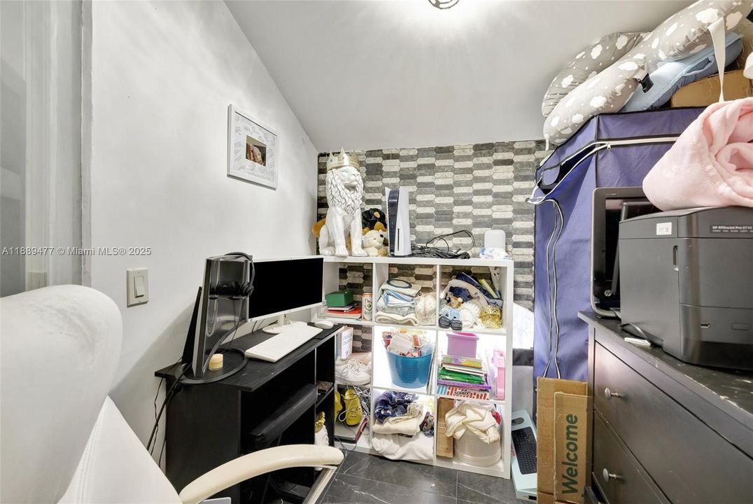 待售: $485,000 (4 贝兹, 2 浴室, 1812 平方英尺)