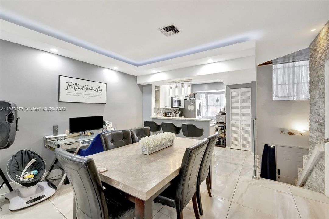 待售: $485,000 (4 贝兹, 2 浴室, 1812 平方英尺)