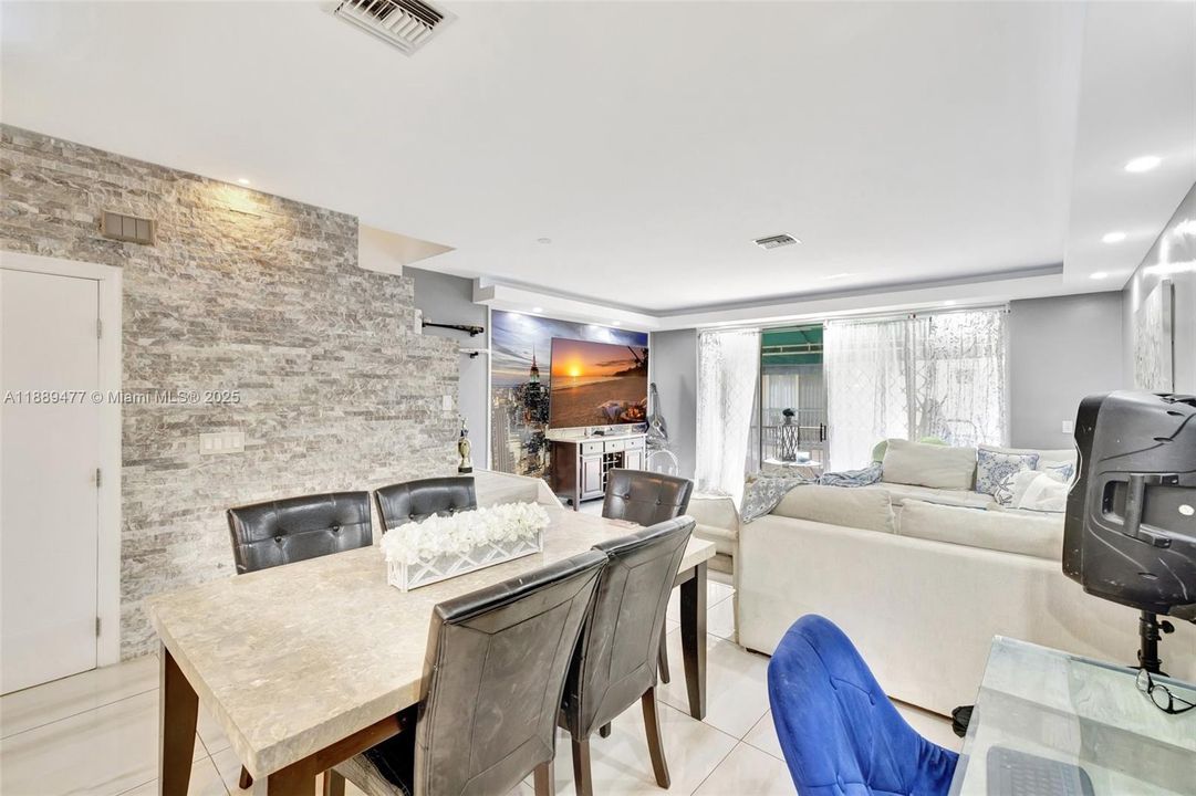 待售: $485,000 (4 贝兹, 2 浴室, 1812 平方英尺)