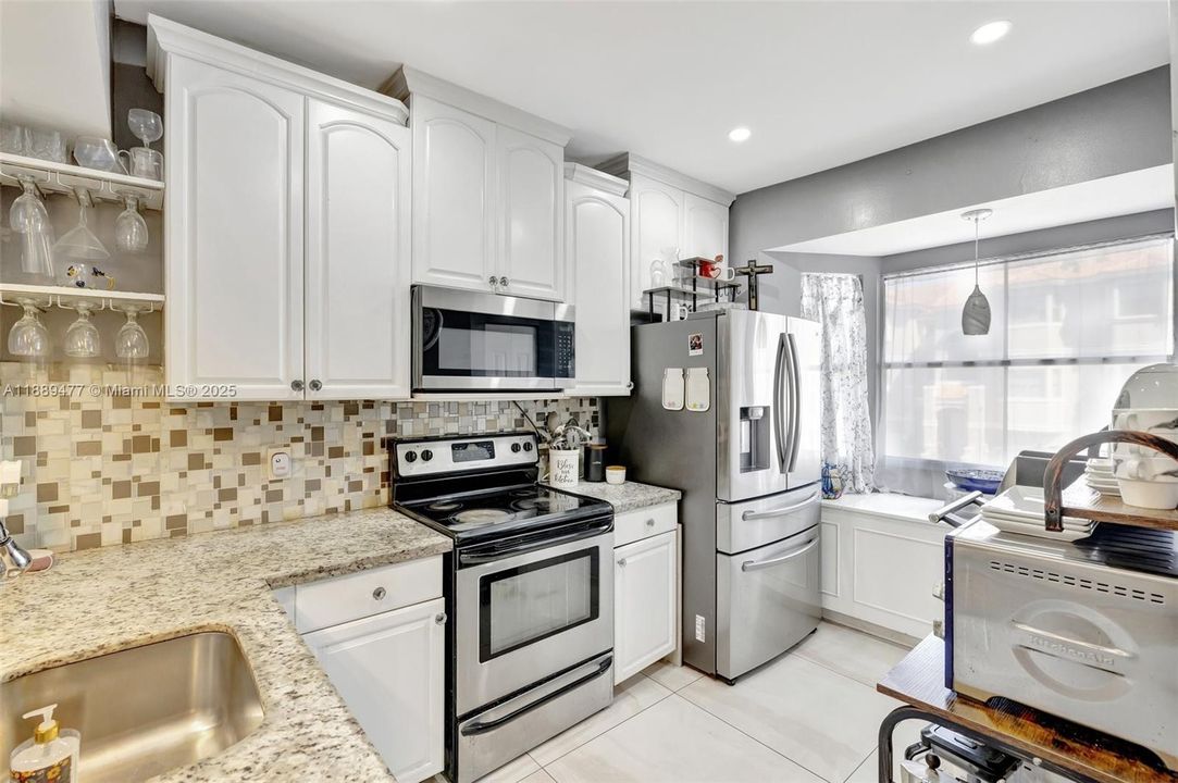 待售: $485,000 (4 贝兹, 2 浴室, 1812 平方英尺)