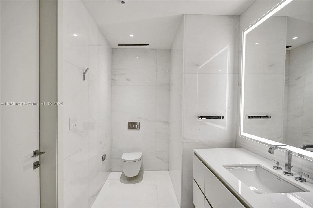 На продажу: $980,000 (0 спален, 1 ванн, 618 Квадратных фут)