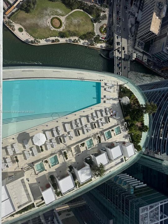 На продажу: $980,000 (0 спален, 1 ванн, 618 Квадратных фут)