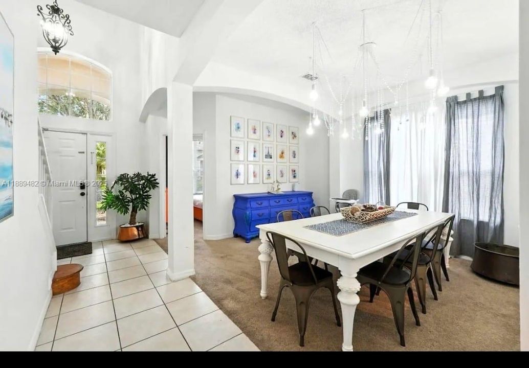 На продажу: $695,000 (8 спален, 4 ванн, 2890 Квадратных фут)