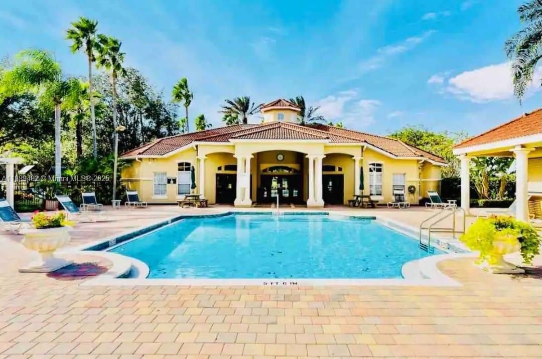 На продажу: $695,000 (8 спален, 4 ванн, 2890 Квадратных фут)