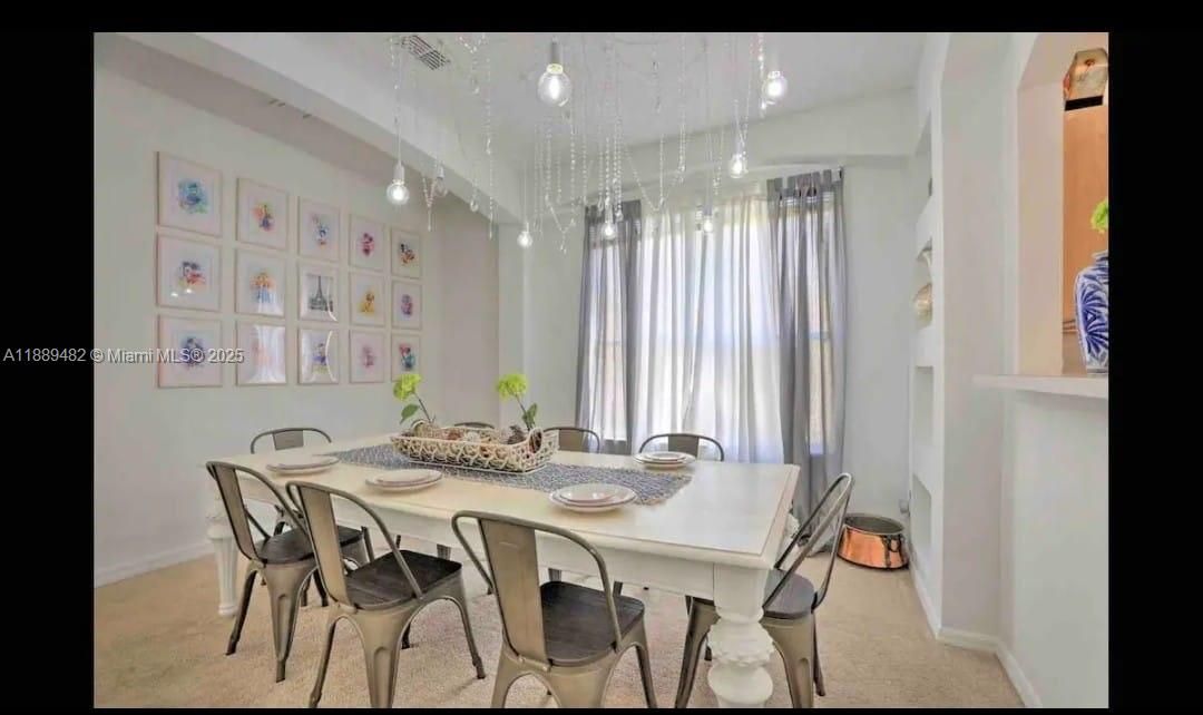 На продажу: $695,000 (8 спален, 4 ванн, 2890 Квадратных фут)