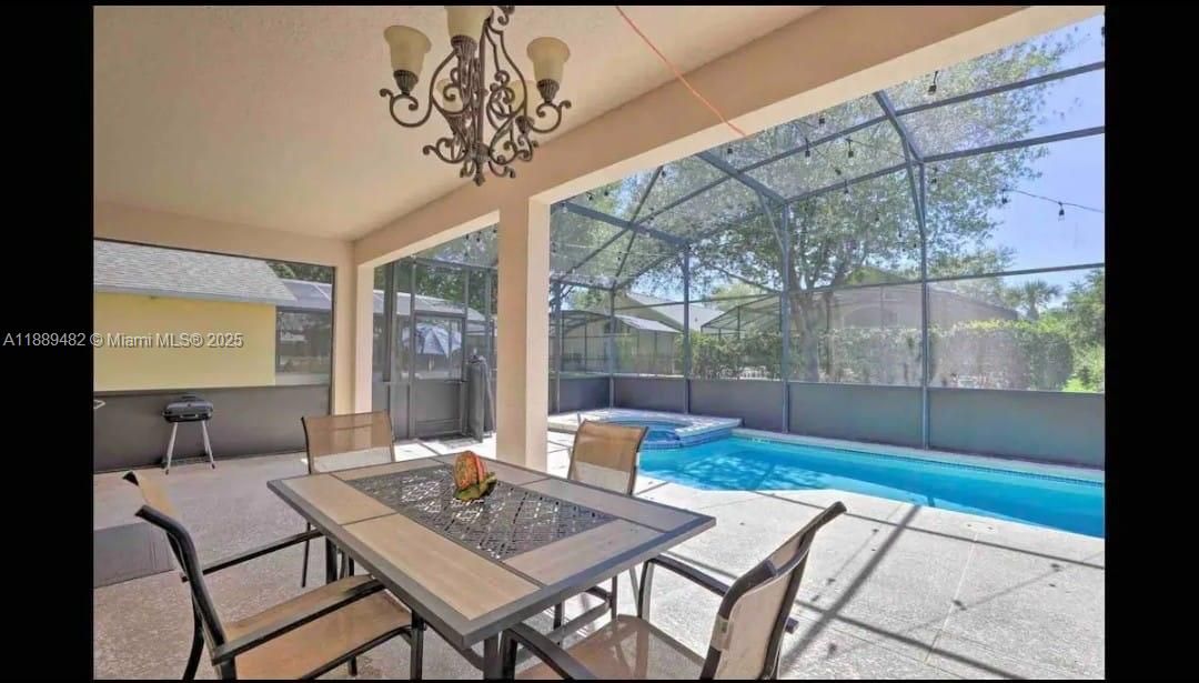 На продажу: $695,000 (8 спален, 4 ванн, 2890 Квадратных фут)