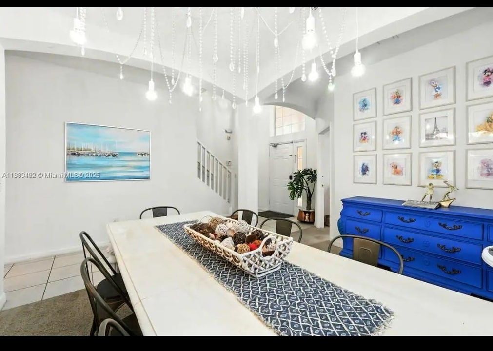 На продажу: $695,000 (8 спален, 4 ванн, 2890 Квадратных фут)