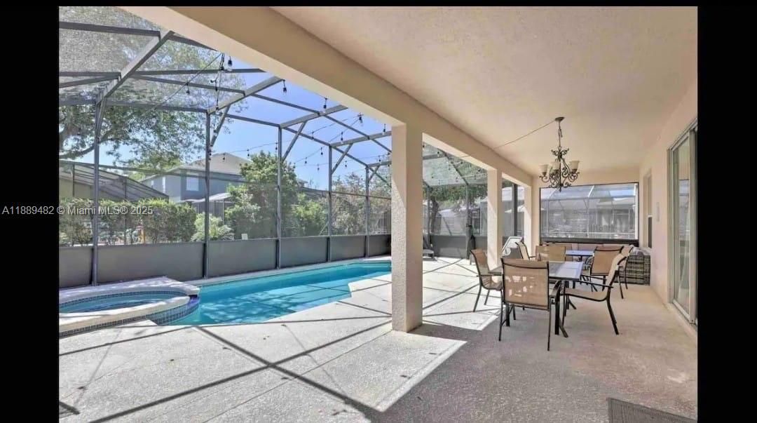 На продажу: $695,000 (8 спален, 4 ванн, 2890 Квадратных фут)