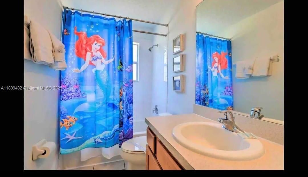 На продажу: $695,000 (8 спален, 4 ванн, 2890 Квадратных фут)