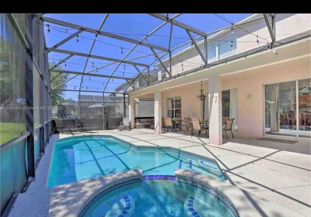 На продажу: $695,000 (8 спален, 4 ванн, 2890 Квадратных фут)