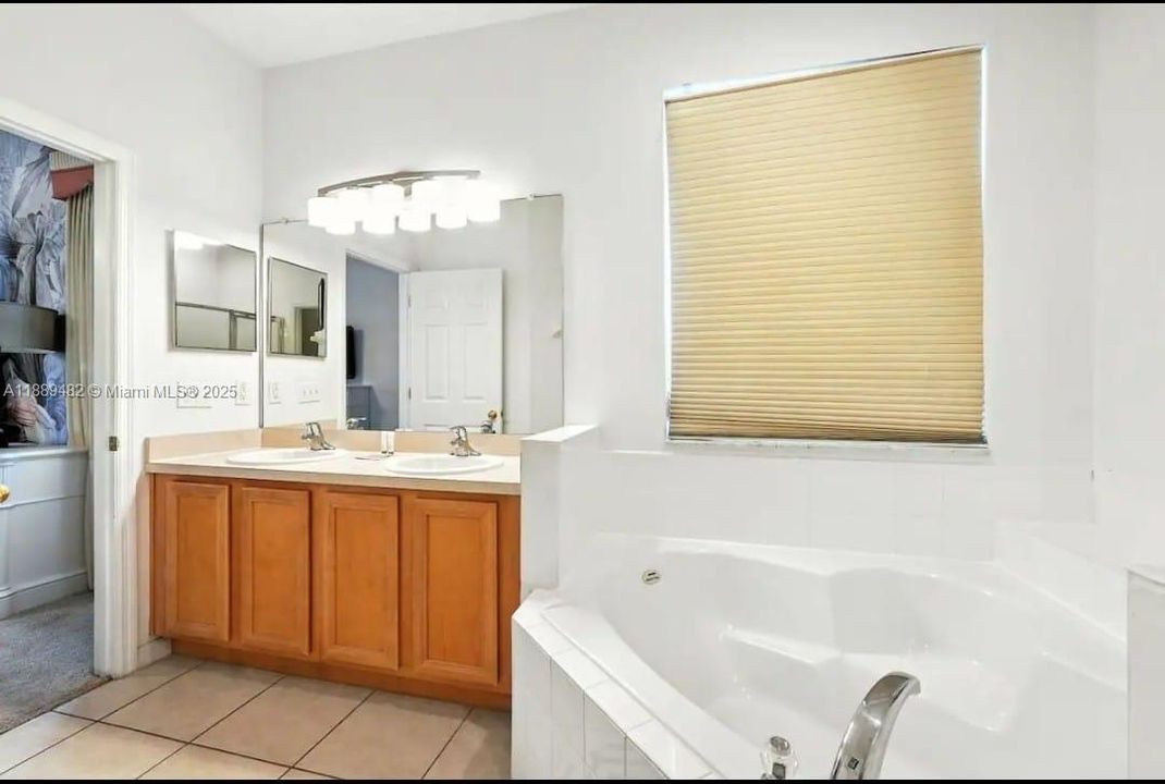 На продажу: $695,000 (8 спален, 4 ванн, 2890 Квадратных фут)