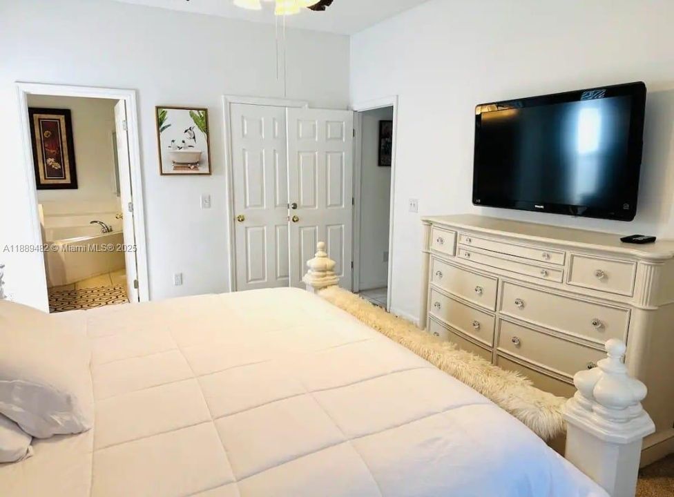 На продажу: $695,000 (8 спален, 4 ванн, 2890 Квадратных фут)