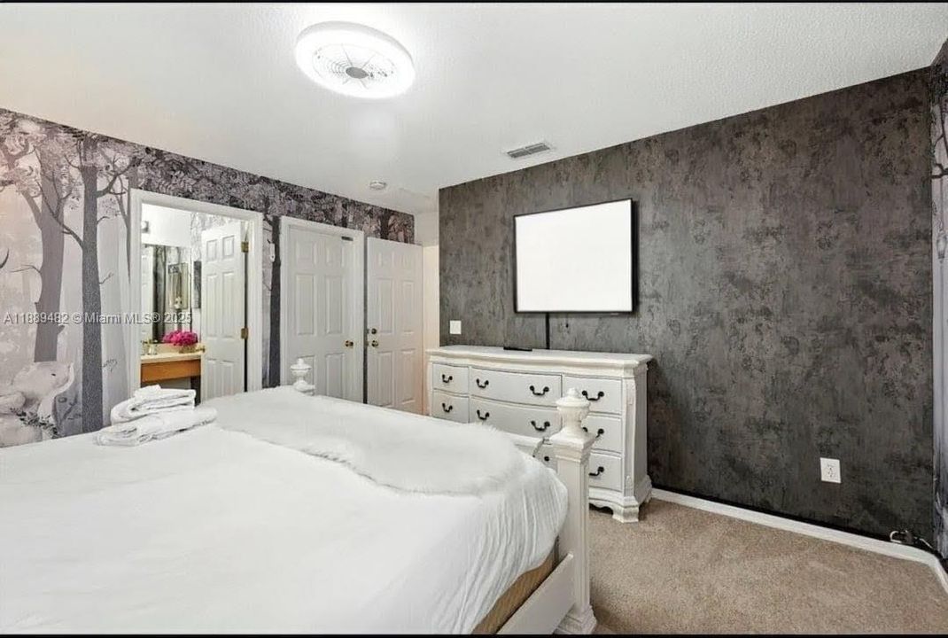 На продажу: $695,000 (8 спален, 4 ванн, 2890 Квадратных фут)