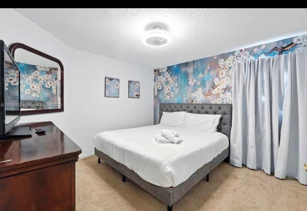 На продажу: $695,000 (8 спален, 4 ванн, 2890 Квадратных фут)