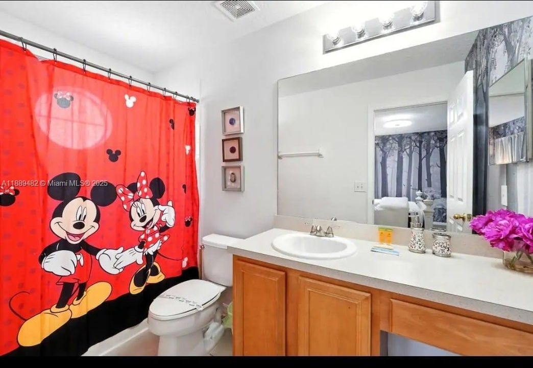 На продажу: $695,000 (8 спален, 4 ванн, 2890 Квадратных фут)